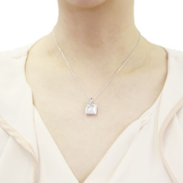 【新品】エレガントなクリスタルネックレス MOON SETTING DIAMOND NECKLACE 0.06ct(2ZN2063)K18 ネックレス
