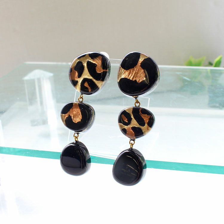 【ZSiSKA】≪ASHANTI≫レジンレオパードロングイヤリング