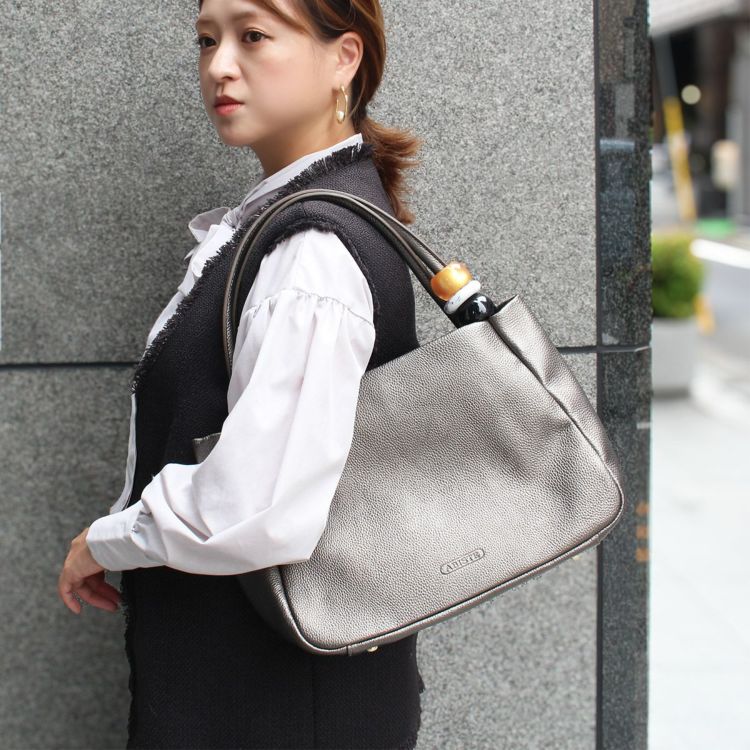 ZSiZKA(シスカ)レジンビーズドッキング牛革バッグ