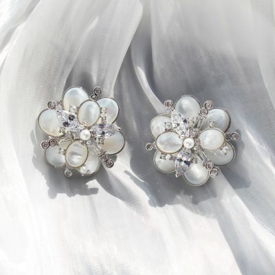 【FLEUR DE NEIGE】カボションフラワーイヤリング