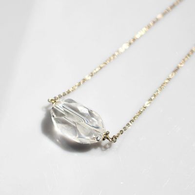 日本製クォーツペンダントネックレス
