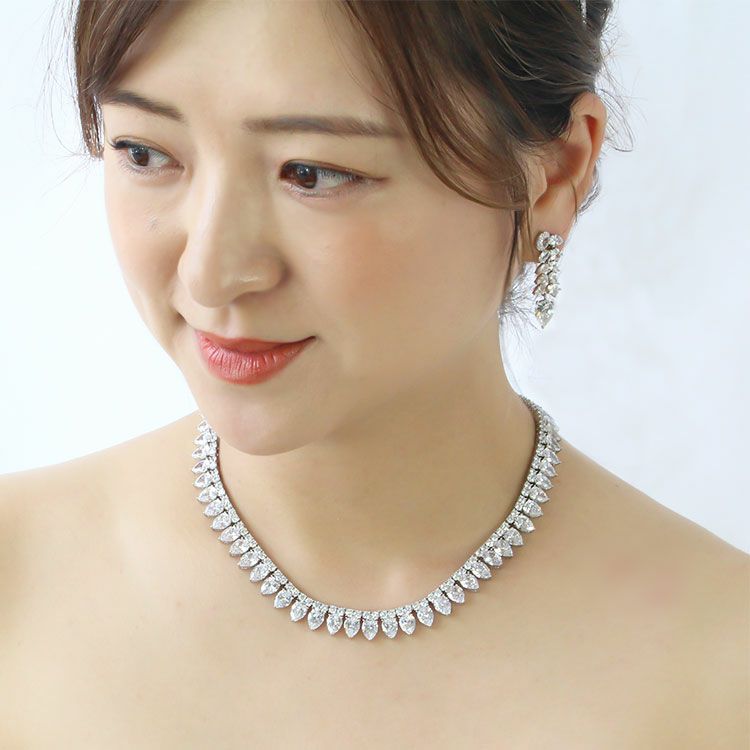アビステ　ネックレス・イヤリングセット キュービックジルコニアビジューネックレス・イヤリングセット